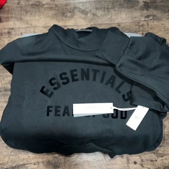 Fear of God Essential Hoodie 2023 Jet BlackColor…….BRAND NEW